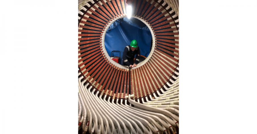 Sulzer Applying the finishing touches to the stator rewind