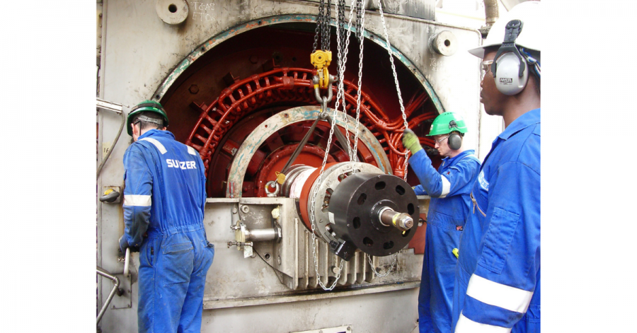 Sulzer Reinstalling the rotor as the project draws to a close